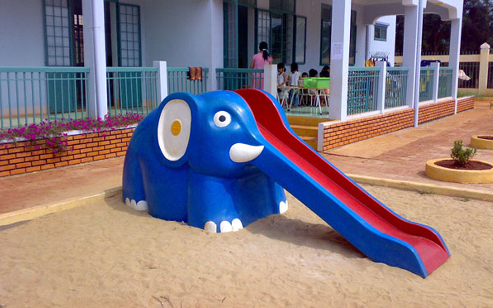 Cầu trượt con voi